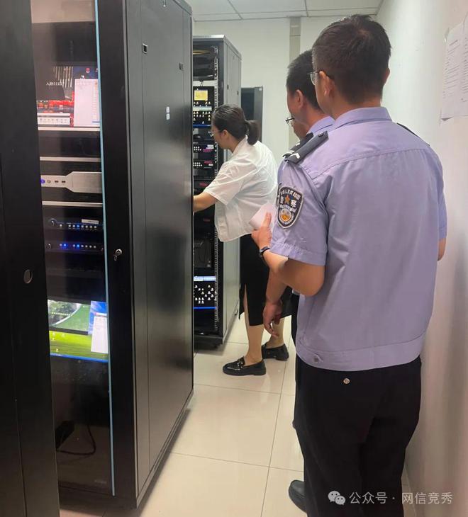 【工作动态】竞秀区委网信办开展重点公共区域电子显示屏网络安全联合检查行动(图1)