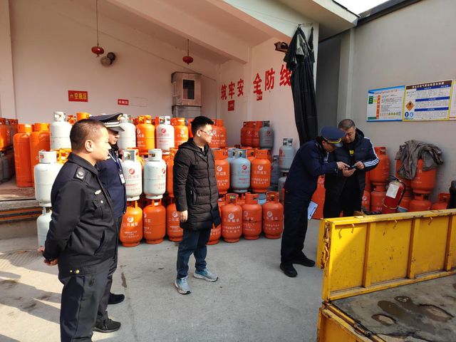 金水区城管联合多部门出击开启燃气安全隐患排查行动(图3)