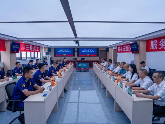 开云体育消防安全·一路邮你广元消防与广元邮政分公司举行战略合作签约仪式(图5)