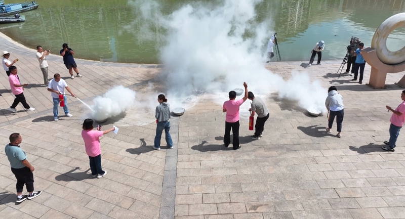 开云体育黔南州2025年渔业船舶水上安全应急演练在罗甸举行(图2)