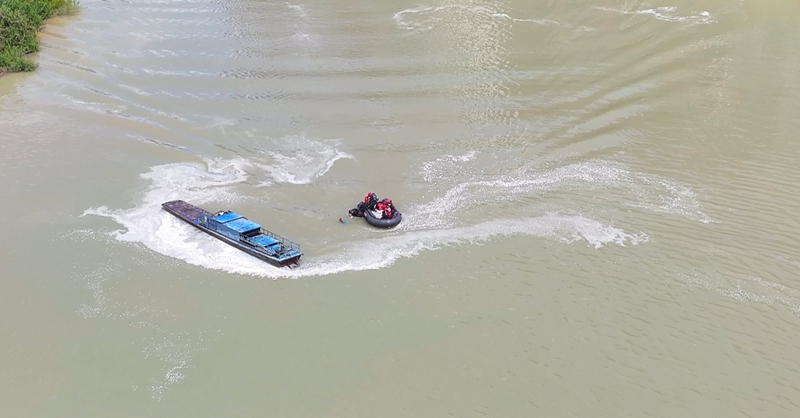 开云体育黔南州2025年渔业船舶水上安全应急演练在罗甸举行(图3)