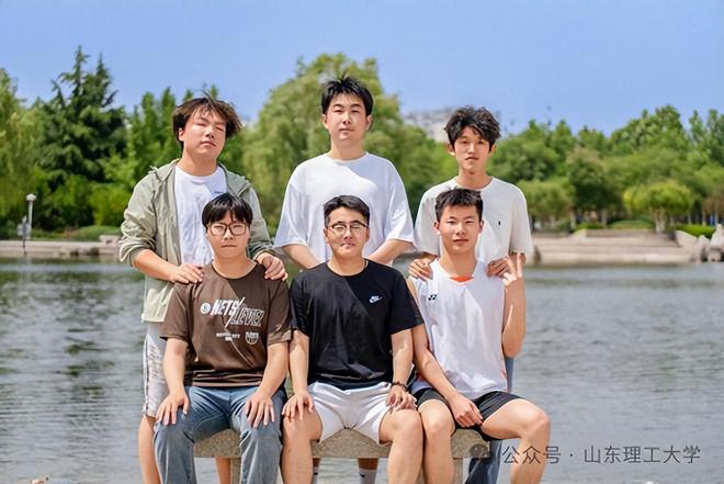 开云体育即墨双胞胎山大缘：632分同分同专业一家五口都是“山大人”(图7)