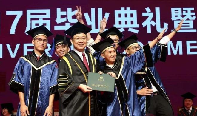 开云体育即墨双胞胎山大缘：632分同分同专业一家五口都是“山大人”(图10)