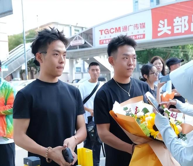 开云体育即墨双胞胎山大缘：632分同分同专业一家五口都是“山大人”(图13)